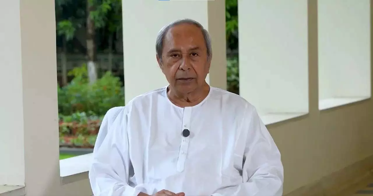 Naveen पटनायक ने ओडिशा के लोगों से चक्रवात मंथ का बहादुरी से सामना करने की अपील की Naveen पटनायक ने ओडिशा के लोगों से चक्रवात मंथ का बहादुरी से सामना करने की अपील की