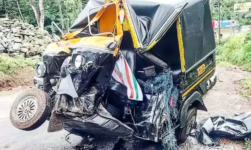 लॉरी के ब्रेक फेल; चेरुथोनी में कई दुर्घटनाएं हुई लॉरी के ब्रेक फेल; चेरुथोनी में कई दुर्घटनाएं हुई