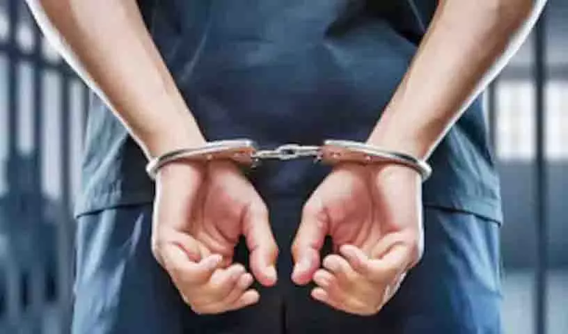 वरिष्ठ माओवादी नेता बंदी प्रकाश ने तेलंगाना DGP के समक्ष आत्मसमर्पण किया वरिष्ठ माओवादी नेता बंदी प्रकाश ने तेलंगाना DGP के समक्ष आत्मसमर्पण किया
