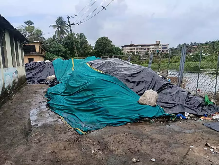 कचरा निपटान चुनौती: सरकारी ज़मीन की तलाश कचरा निपटान चुनौती: सरकारी ज़मीन की तलाश