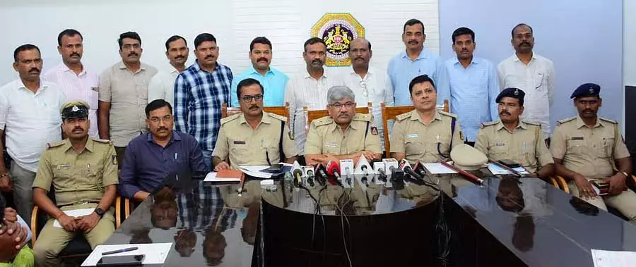Koppal : बेल्लारी में बीजेपी के वेंकटेश की हत्या की साज़िश Koppal : बेल्लारी में बीजेपी के वेंकटेश की हत्या की साज़िश