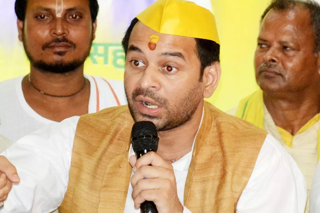 Rahul Gandhi, Tejashwi जन नायक नहीं हैं : तेज प्रताप यादव Rahul Gandhi, Tejashwi जन नायक नहीं हैं : तेज प्रताप यादव