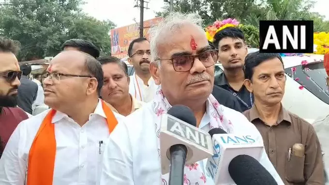 शिक्षा मंत्री मदन दिलावर का बड़ा ऐलान, सरकारी और निजी स्कूलों में अब एक जैसी ड्रेस शिक्षा मंत्री मदन दिलावर का बड़ा ऐलान, सरकारी और निजी स्कूलों में अब एक जैसी ड्रेस