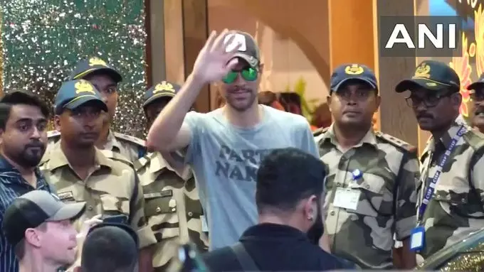 Singer ग्रैमी विजेता Enrique Iglesias मुंबई पहुंचे Singer ग्रैमी विजेता Enrique Iglesias मुंबई पहुंचे