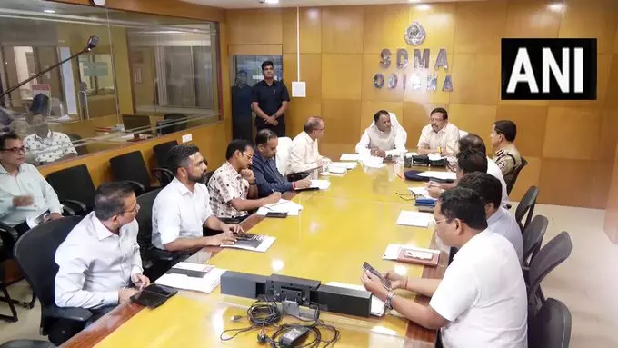 सीएम मोहन चरण माझी ने एसआरसी कंट्रोल रूम से की समीक्षा बैठक सीएम मोहन चरण माझी ने एसआरसी कंट्रोल रूम से की समीक्षा बैठक