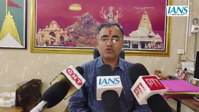 अंबाजी शक्तिपीठ में दीपावली पर श्रद्धालुओं की भारी भीड़ अंबाजी शक्तिपीठ में दीपावली पर श्रद्धालुओं की भारी भीड़