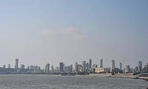Mumbai : बारिश से हवा साफ होने के बाद शहर के लोगों ने राहत की सांस ली