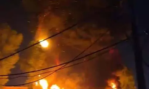 Jalandhar: देर शाम फैक्टरी में लगी भीषण आग, लोगों में मची अफरा-तफरी Jalandhar: देर शाम फैक्टरी में लगी भीषण आग, लोगों में मची अफरा-तफरी