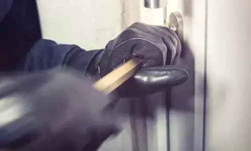 सुबह-सुबह पुलिसकर्मी के घर हो गई चोरी