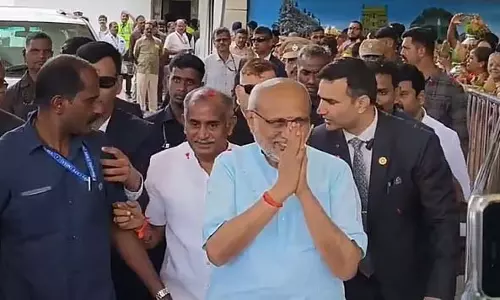 Tamil Nadu : उपराष्ट्रपति सी.पी. राधाकृष्णन कोयंबटूर पहुंचे Tamil Nadu : उपराष्ट्रपति सी.पी. राधाकृष्णन कोयंबटूर पहुंचे