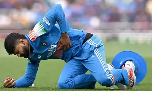 Shreyas Iyer health update: फोन पर जवाब दे रहे श्रेयस अय्यर, सूर्यकुमार यादव ने रिकवरी को लेकर दिया अपडेट