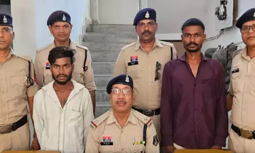 मां को आपत्तिजनक हालत में पकड़ा, बेटे का खौल उठा खून, उसके आशिक को जान से मारा मां को आपत्तिजनक हालत में पकड़ा, बेटे का खौल उठा खून, उसके आशिक को जान से मारा