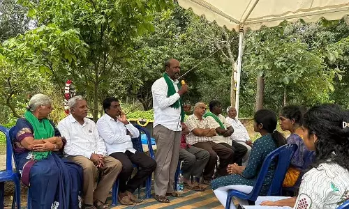 सरकार किसानों के अस्तित्व के लिए खतरा है: Karahalli Srinivas