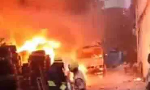 Patna अग्निकांड: जकरियापुर स्थित टायर गोदाम में भीषण आग लगी Patna अग्निकांड: जकरियापुर स्थित टायर गोदाम में भीषण आग लगी