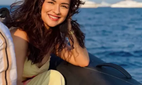 Avneet Kaur ने अपने भीतर के वॉटर बेबी को बाहर निकाला