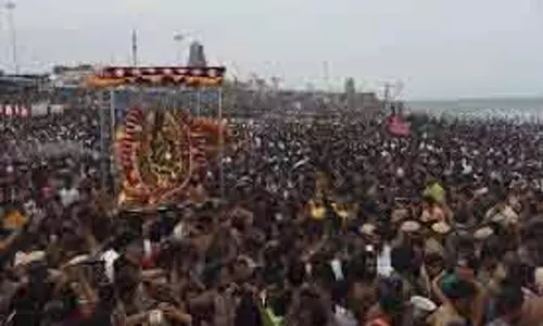 तिरुचेंदूर मुरुगन मंदिर में लाखों लोग सूरसम्हारम के साक्षी बने