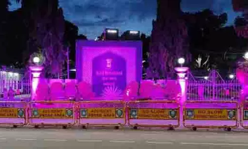 तेलंगाना राजभवन लगातार छठे वर्ष गुलाबी रंग से जगमगाया