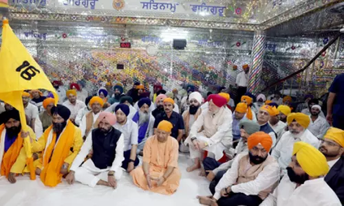 CM योगी ने गुरु चरण यात्रा का स्वागत किया