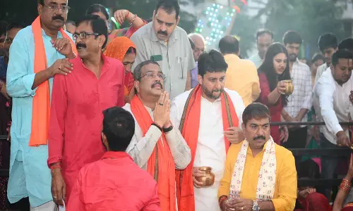 केंद्रीय मंत्री धर्मेंद्र प्रधान ने छठ पूजा के समापन पर उषा अर्घ्य दिया
