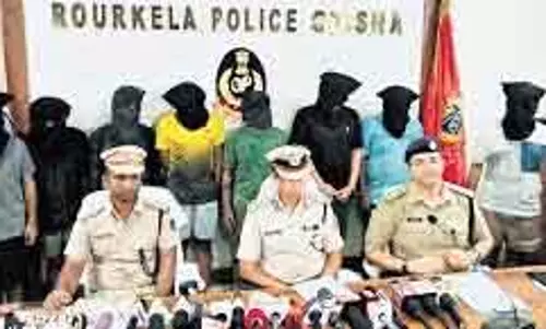 Rourkela देह व्यापार रैकेट का भंडाफोड़, तीन गिरफ्तार Rourkela देह व्यापार रैकेट का भंडाफोड़, तीन गिरफ्तार
