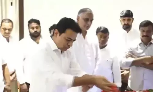 KTR ने BRS विधायक हरीश राव के दिवंगत पिता को दी श्रद्धांजलि