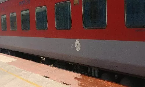 लेट चल रही बिलासपुर-तिरुपति एक्सप्रेस ट्रेन