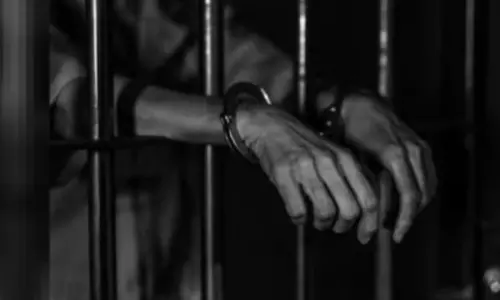 Assam: कछार में अवैध क्लिनिक चलाने वाले फर्जी डॉक्टर को पुलिस ने गिरफ्तार किया