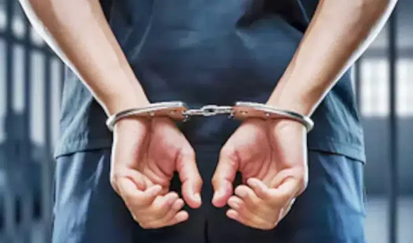 वरिष्ठ माओवादी नेता बंदी प्रकाश ने तेलंगाना डीजीपी के समक्ष आत्मसमर्पण किया वरिष्ठ माओवादी नेता बंदी प्रकाश ने तेलंगाना डीजीपी के समक्ष आत्मसमर्पण किया