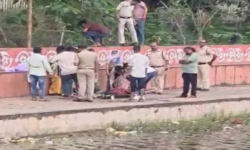 रायपुर के खो-खो तालाब में मिली युवती की लाश, देखें VIDEO... रायपुर के खो-खो तालाब में मिली युवती की लाश, देखें VIDEO...