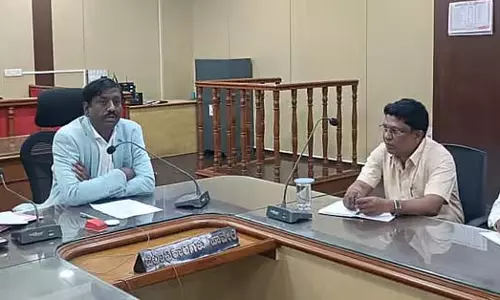 ऑनलाइन ड्रग तस्करी पर नज़र रखें: District Collector