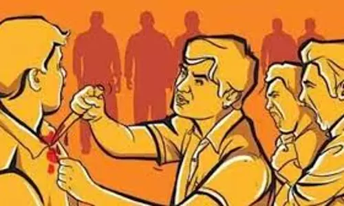 New Delhi: दिल्ली के सीमापुरी इलाके में चाकूबाजी, युवक की मौत New Delhi: दिल्ली के सीमापुरी इलाके में चाकूबाजी, युवक की मौत