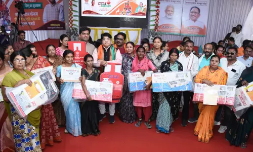 धमतरी में 25 सालों में बदली महिलाओं और बच्चों की सामाजिक-आर्थिक तस्वीर धमतरी में 25 सालों में बदली महिलाओं और बच्चों की सामाजिक-आर्थिक तस्वीर