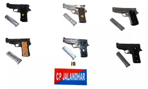 पंजाब पुलिस ने जग्गू भगवानपुरिया गिरोह के गुर्गों से आठ पिस्तौल बरामद कीं