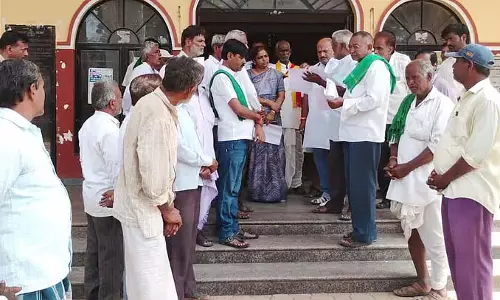 Mundargi : किसानों ने लोबिया खरीद केंद्र शुरू करने की मांग की