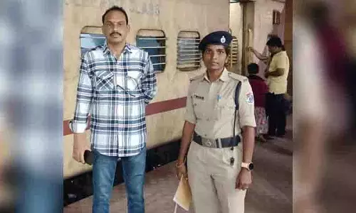 RPF महिला कांस्टेबल ने काचीगुडा रेलवे स्टेशन पर यात्री की जान बचाई