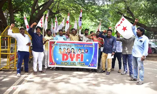 Bellary : खाली पदों को भरने की मांग को लेकर विरोध प्रदर्शन