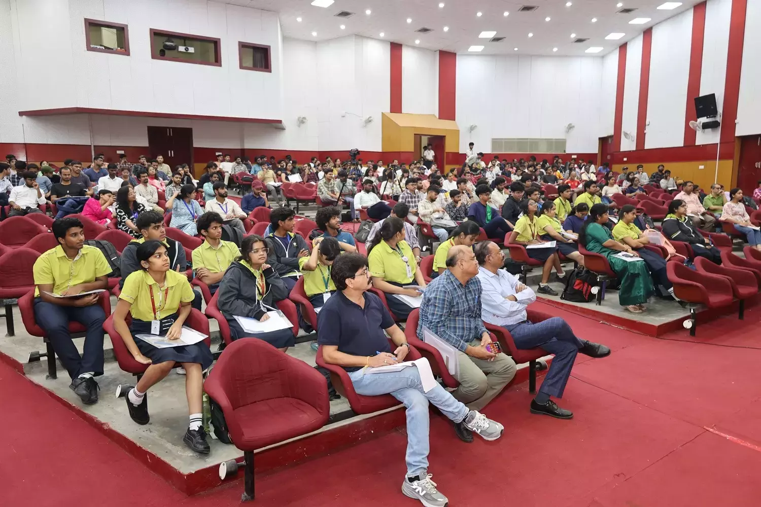 MANUU महिलाओं की रचनात्मकता का उत्सव मनाता है