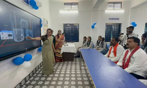 शिक्षिका ने गृहमंत्री को पढ़ाया विज्ञान और गणित, स्टूडेंट बने विजय शर्मा