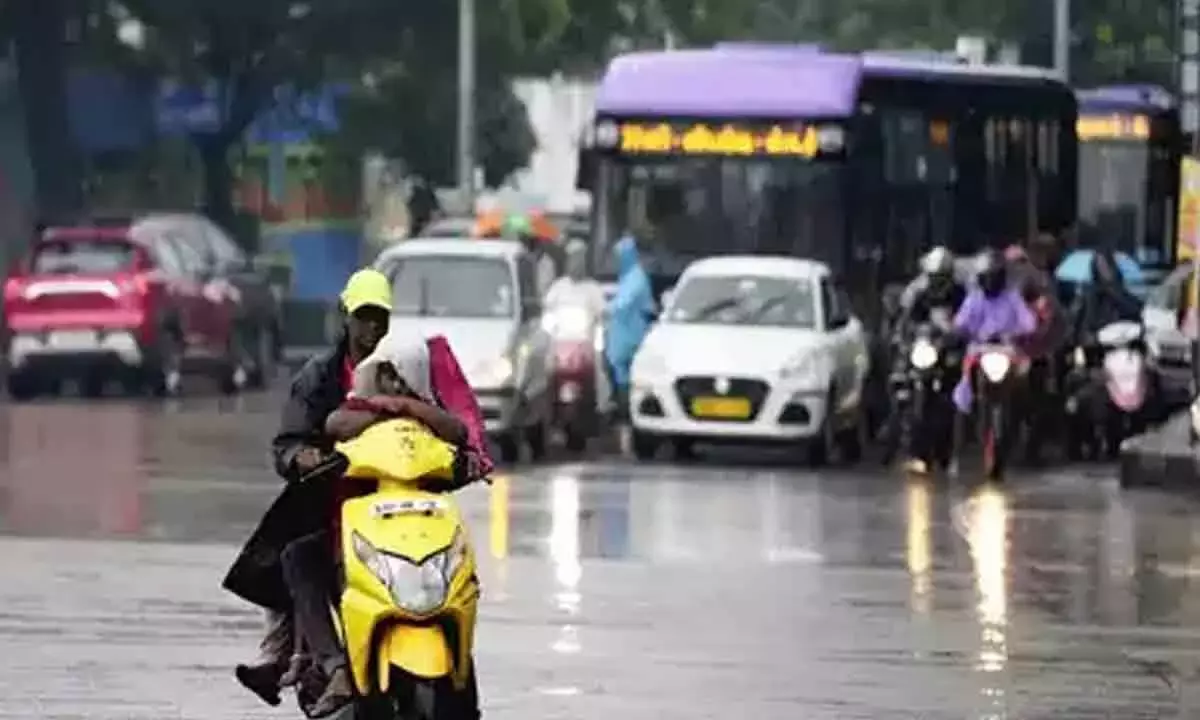 Telangana: चक्रवात मोन्था के बीच हैदराबाद में भारी बारिश