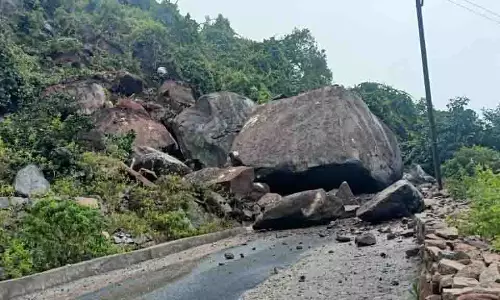 चक्रवात मोंथा: Odisha के गजपति में भूस्खलन से प्रमुख मार्ग बाधित चक्रवात मोंथा: Odisha के गजपति में भूस्खलन से प्रमुख मार्ग बाधित