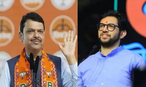Fadnavis ने आदित्य ठाकरे को महाराष्ट्र का पप्पू कहा