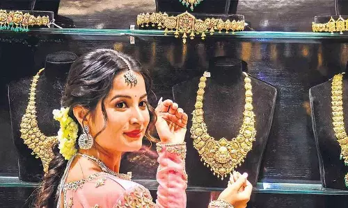 सोने-चांदी की कीमतों में एक दिन में भारी गिरावट आई.. पैमाने पर कितनी गिरावट आई..? सोने-चांदी की कीमतों में एक दिन में भारी गिरावट आई.. पैमाने पर कितनी गिरावट आई..?