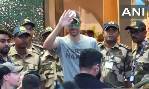 Singer ग्रैमी विजेता Enrique Iglesias मुंबई पहुंचे Singer ग्रैमी विजेता Enrique Iglesias मुंबई पहुंचे