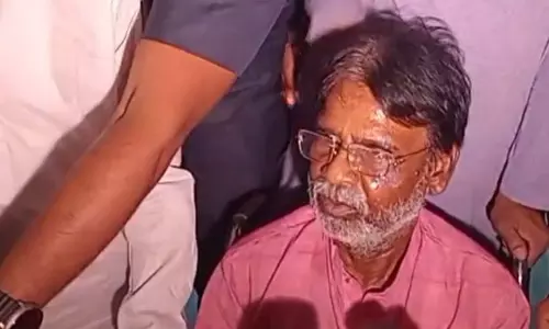 Khagen Murmu के शरीर में अभी भी कई समस्याएं हैं, उन्हें दिल्ली के एम्स ले जाया गया Khagen Murmu के शरीर में अभी भी कई समस्याएं हैं, उन्हें दिल्ली के एम्स ले जाया गया