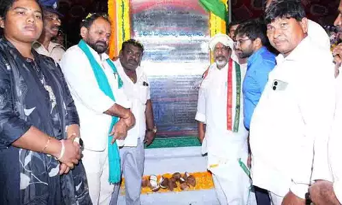भट्टी ने खम्मम के मधिरा में भूमिगत बिजली आपूर्ति कार्य का शुभारंभ किया भट्टी ने खम्मम के मधिरा में भूमिगत बिजली आपूर्ति कार्य का शुभारंभ किया