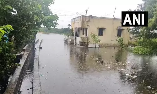 तिरुवल्लूर में मूसलाधार बारिश से जनजीवन अस्त-व्यस्त, कई इलाकों में जलभराव तिरुवल्लूर में मूसलाधार बारिश से जनजीवन अस्त-व्यस्त, कई इलाकों में जलभराव