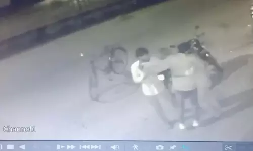 नशे में धुत युवकों का उत्पात, बुजुर्ग से की लूटपाट और मारपीट