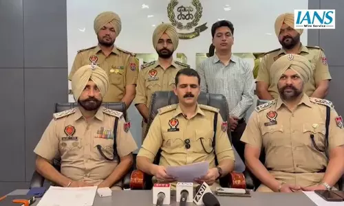 मोगा में पेट्रोल बम से दुकान पर हमला करने वाले तीन आरोपी गिरफ्तार मोगा में पेट्रोल बम से दुकान पर हमला करने वाले तीन आरोपी गिरफ्तार