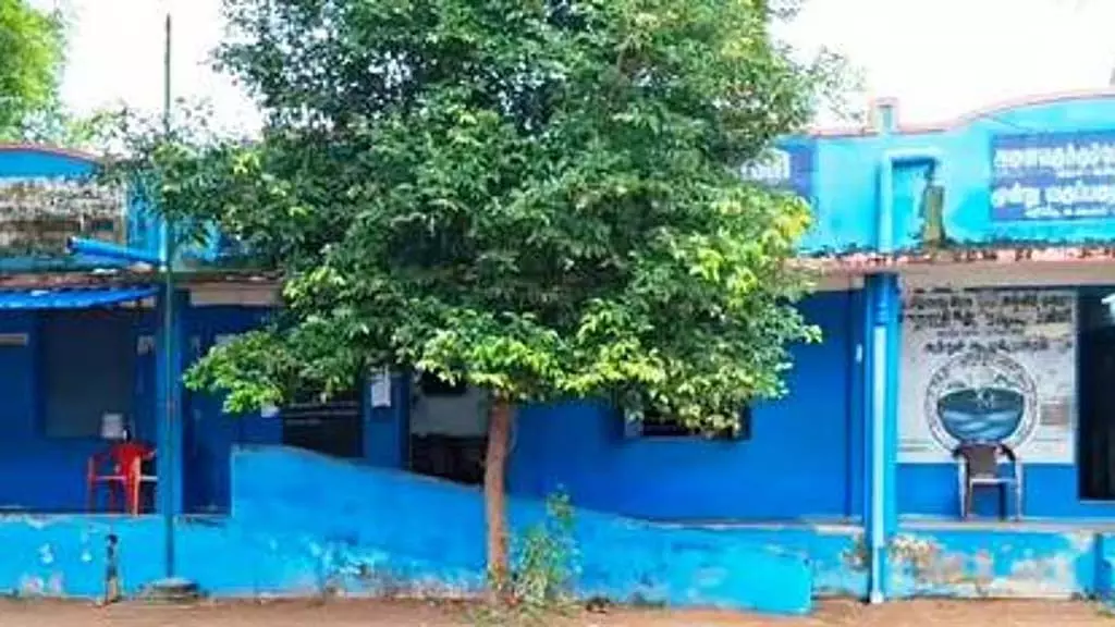 Tamil Nadu: जो माता-पिता अतिरिक्त बिल्डिंग की मांग करते हुए बच्चों को स्कूल नहीं भेजते Tamil Nadu: जो माता-पिता अतिरिक्त बिल्डिंग की मांग करते हुए बच्चों को स्कूल नहीं भेजते