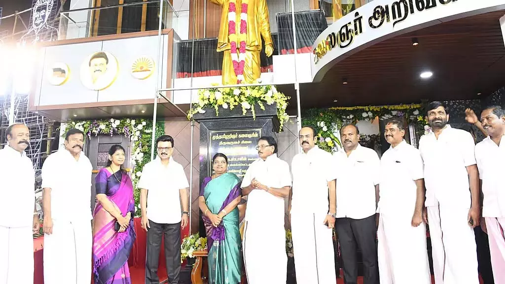 कोविलपट्टी में DMK ऑफिस बिल्डिंग: मुख्यमंत्री एम.के. स्टालिन ने इसका उद्घाटन किया कोविलपट्टी में DMK ऑफिस बिल्डिंग: मुख्यमंत्री एम.के. स्टालिन ने इसका उद्घाटन किया
